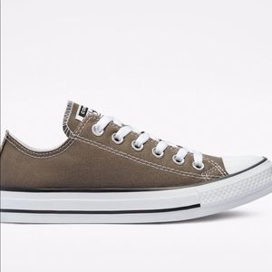 Chuck Taylor’s grey size 8